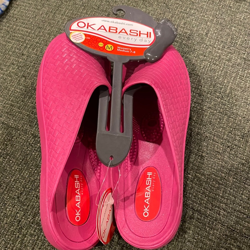 Okabashi pink rubber clogs (sz med 7-8)